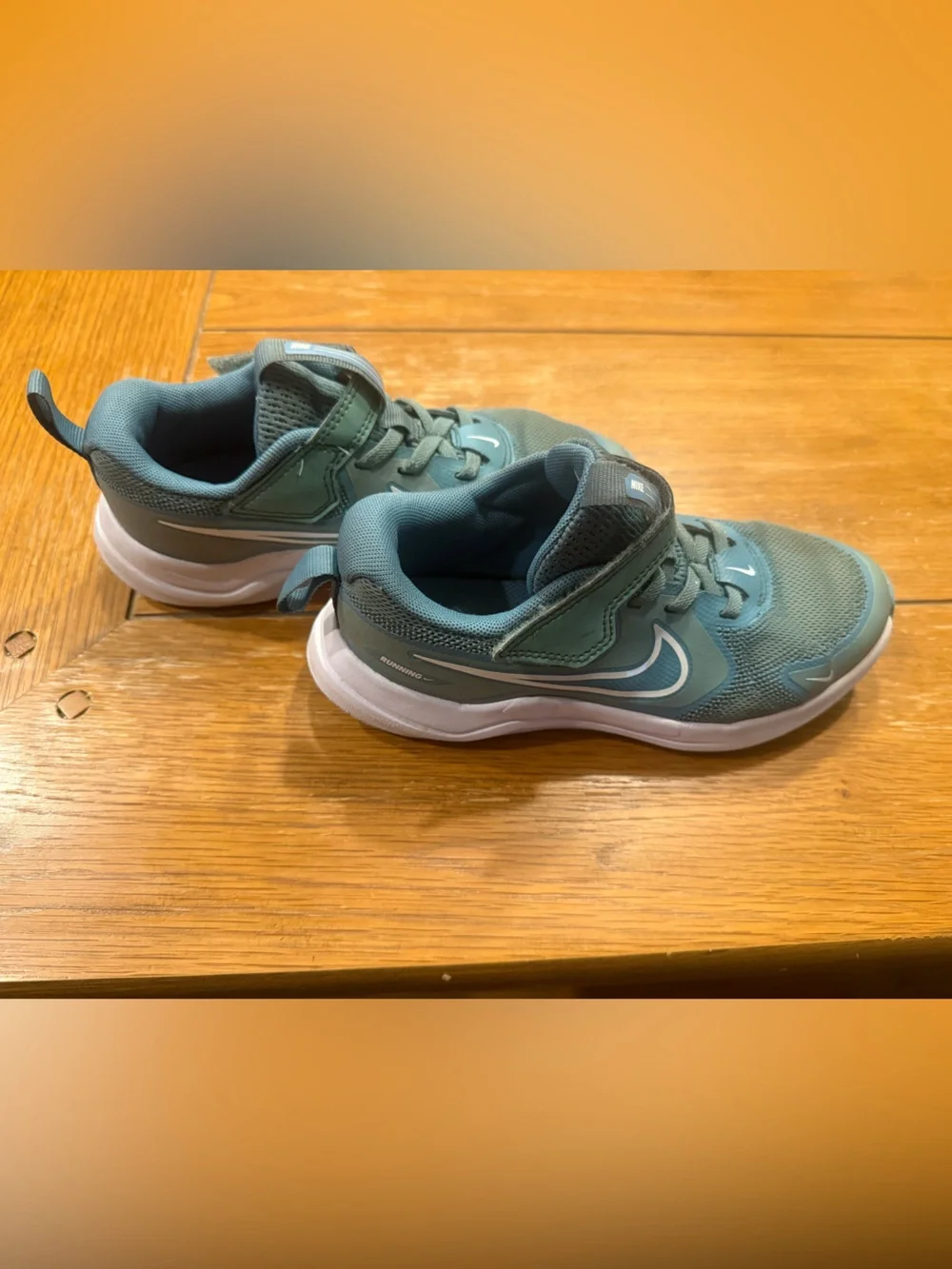 Nike Kids' Cosmic runner shoes - Light green with White Accents - Size 1 kids